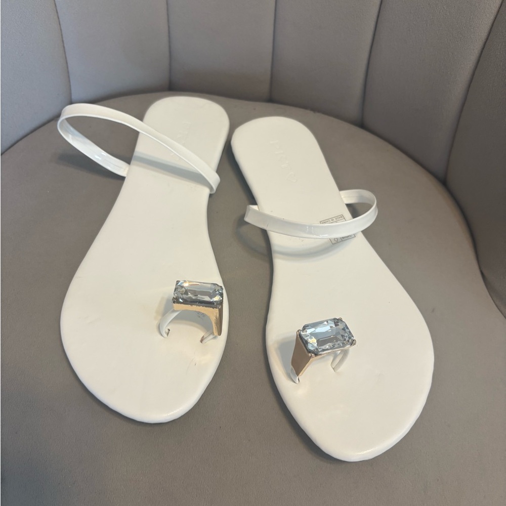 Elegant White Sandals with Crystal Accent